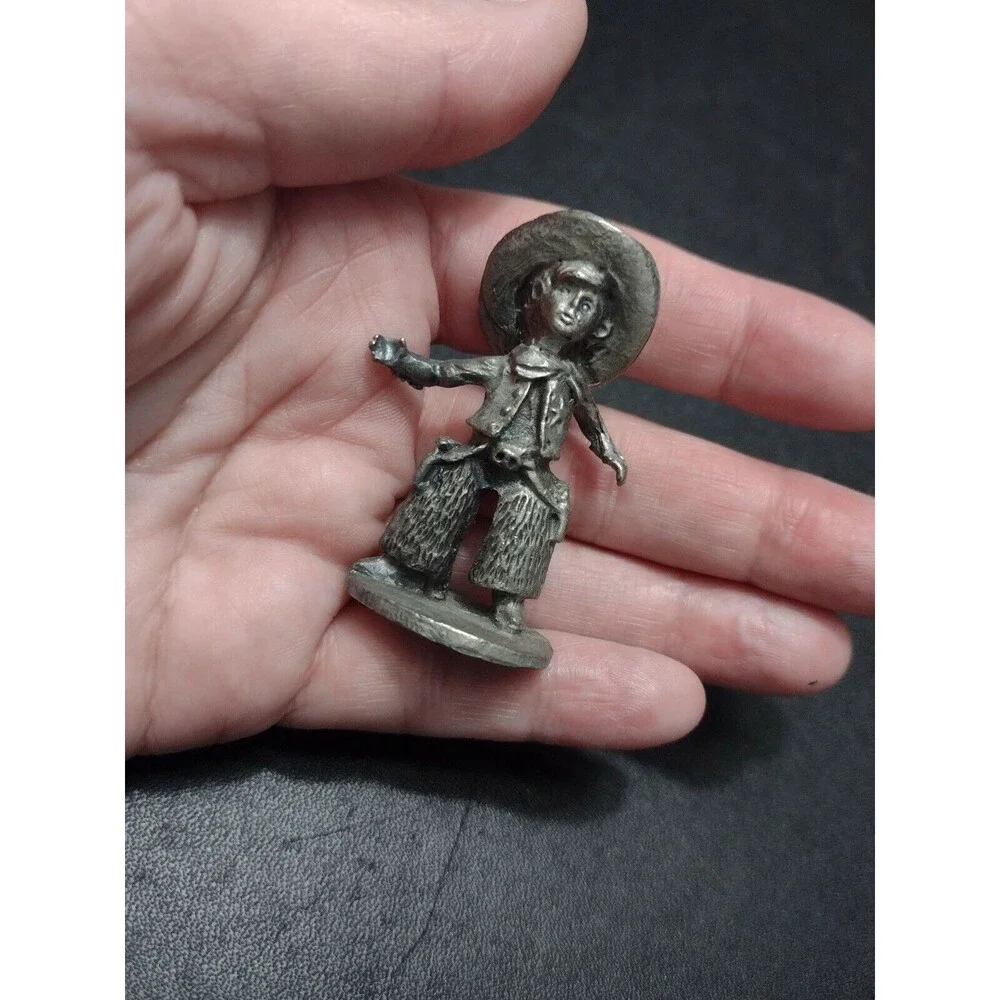 Little Quick Draw pewter figurine